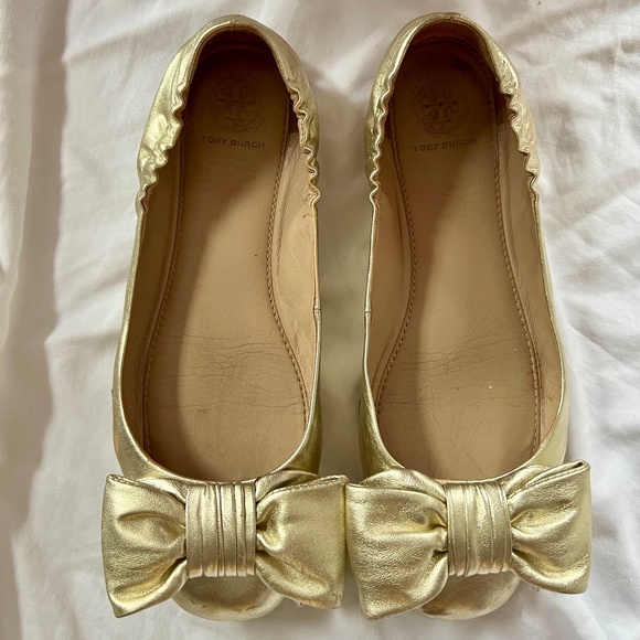 ⚜️ Tory Burch Metallic Gold Divine Bow Ballet Flats Shoe ⚜️ - Picture 2 of 8